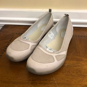 Merrell Ceylon Sport Ballet Flats Size 8 Taupe.